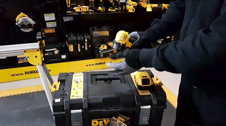 DeWalt DCL040  18V  Latarka LED XR